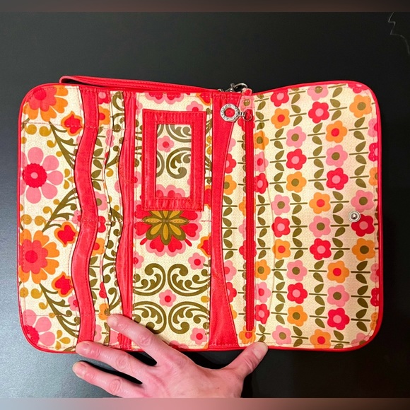 Vera Bradley Retired Clutch Wristlet Making Waves Folkloric, Like New - Picture 8 of 9